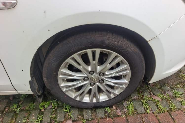 Used Buick GT 2016 15N Automatic Elite Edition Right Front Wheel Hub