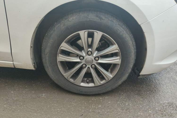 Used Buick GT 2016 15N Manual Entry-Level Trim Right Front Wheel Hub
