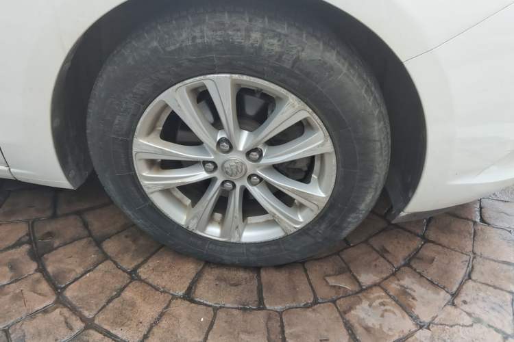 Used Buick GT 2016 15N Automatic Entry-Level Trim Right Front Wheel Hub