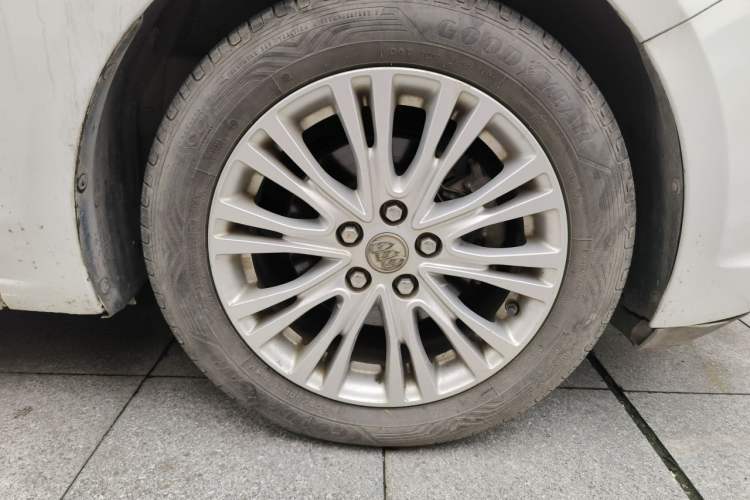 Used Buick GT 2016 15N Automatic Luxury Edition Right Front Wheel Hub