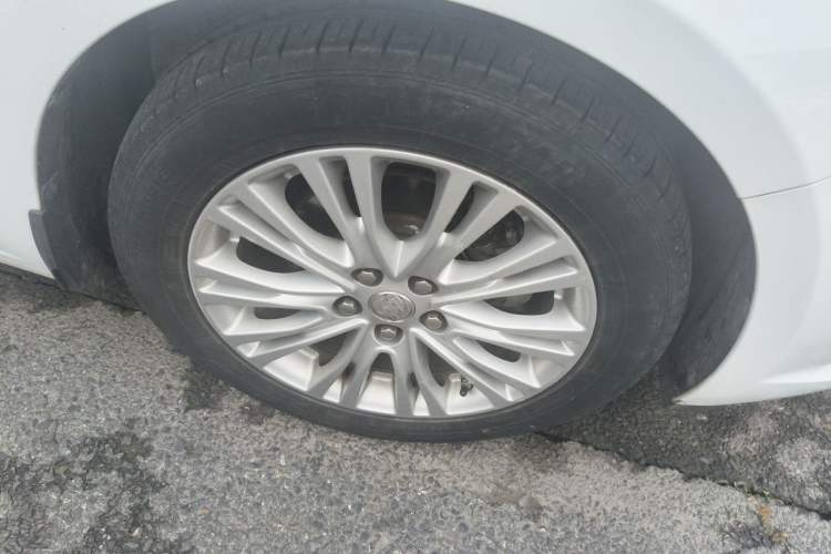 Used Buick GT 2016 15N Automatic Elite Edition Right Front Wheel Hub