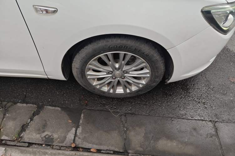 Used Buick GT 2016 15N Automatic Elite Edition Right Front Wheel Hub
