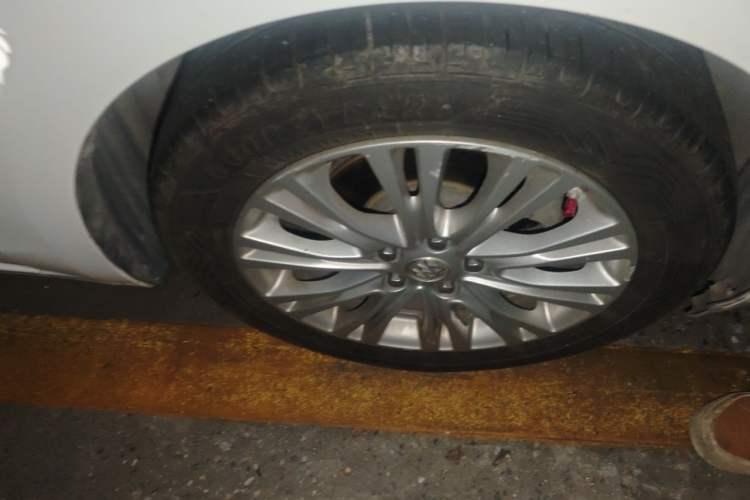 Used Buick GT 2016 15N Automatic Elite Edition Right Front Wheel Hub