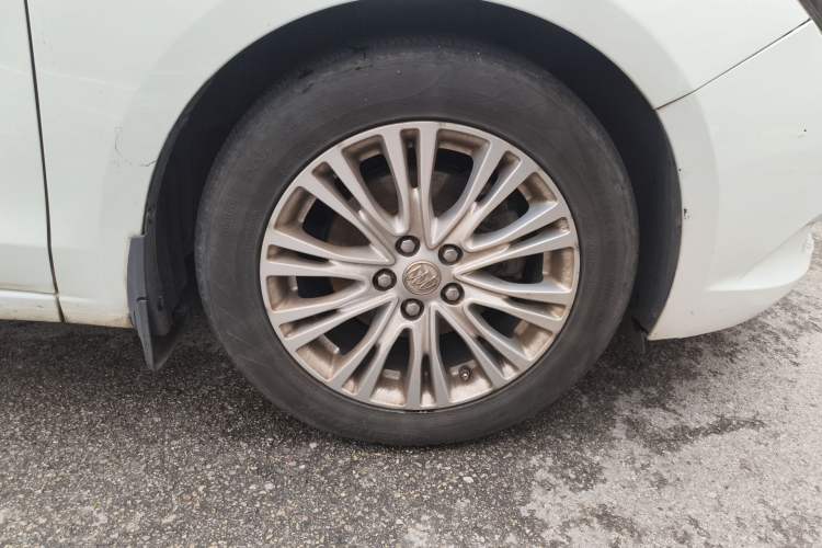 Used Buick GT 2016 15N Automatic Luxury Edition Right Front Wheel Hub