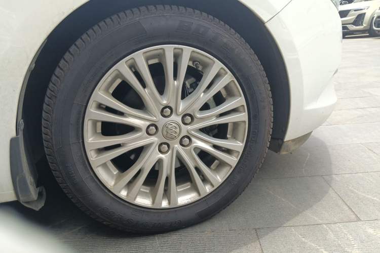 Used Buick GT 2016 15N Automatic Elite Edition Right Front Wheel Hub