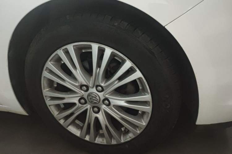 Used Buick GT 2016 15N Automatic Luxury Edition Right Front Wheel Hub