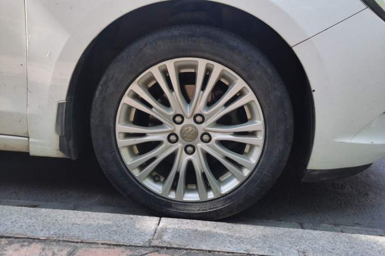 Used Buick GT 2016 15N Automatic Luxury Edition Right Front Wheel Hub