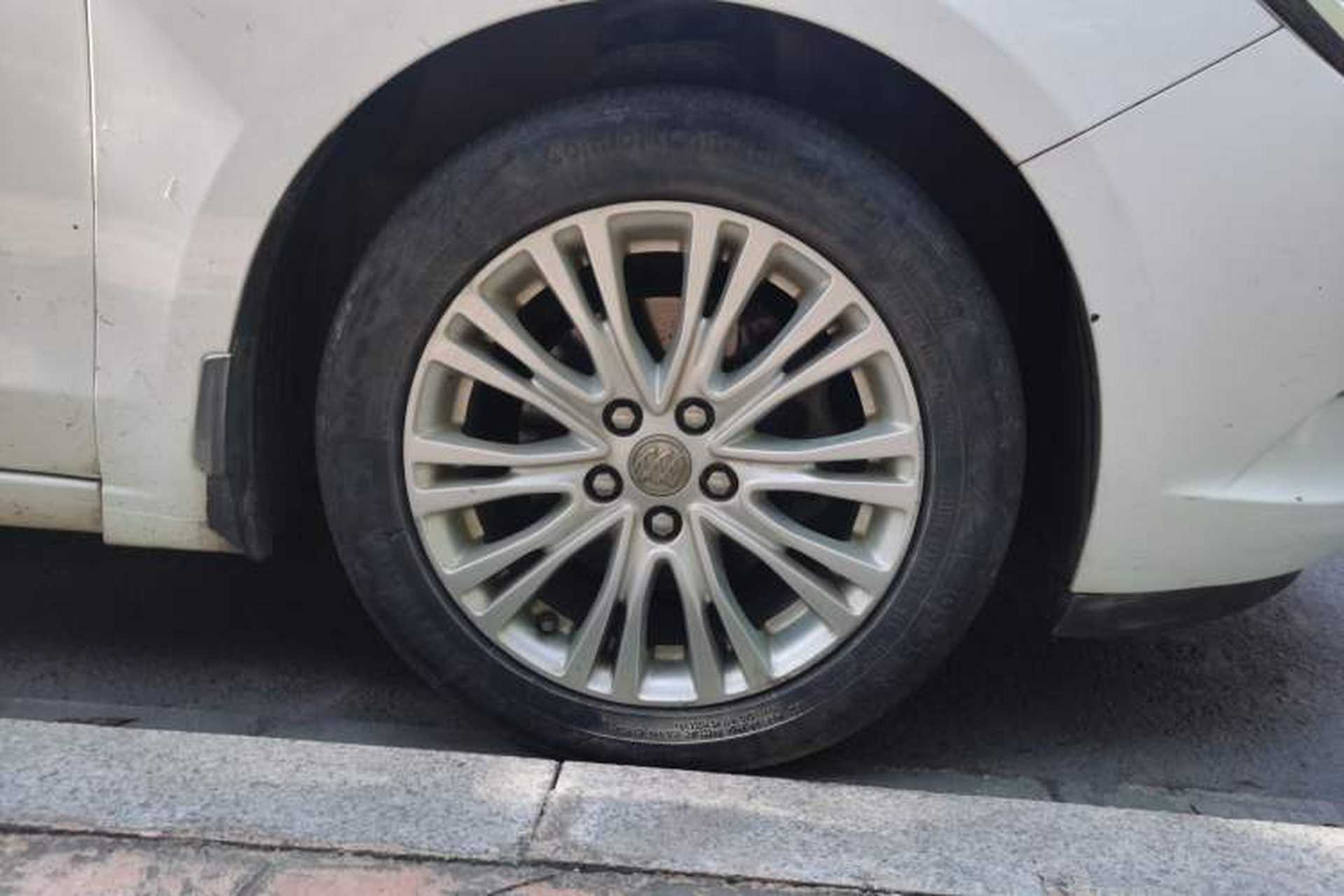 Used Buick GT 2016 15N Automatic Luxury Edition Right Front Wheel Hub