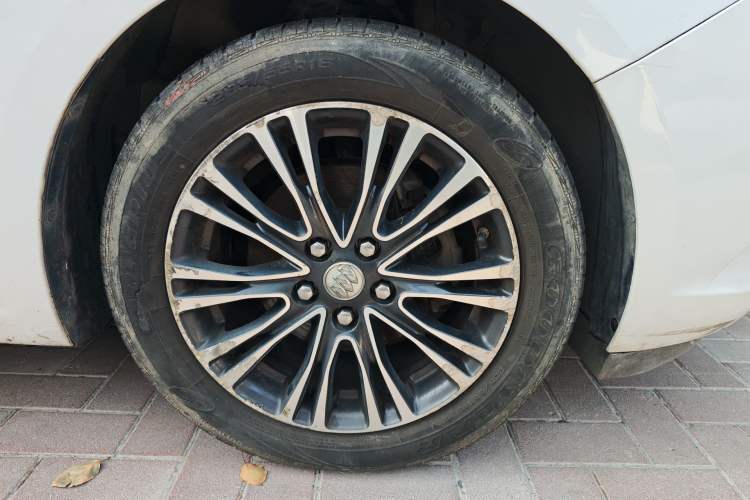 Used Buick GT 2016 18T Dual-Clutch Luxury Model Right Front Wheel Hub