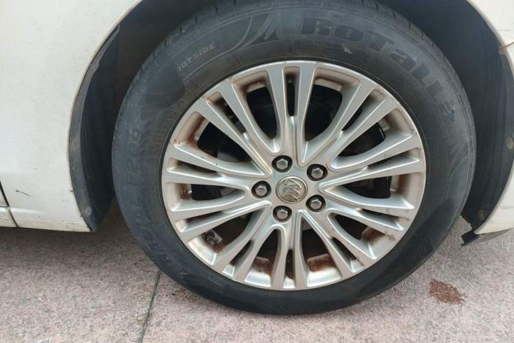 Used Buick GT 2016 15N Manual Elite Edition Right Front Wheel Hub