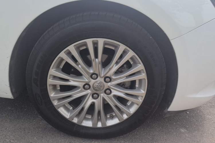Used Buick GT 2016 15N Automatic Elite Edition Right Front Wheel Hub