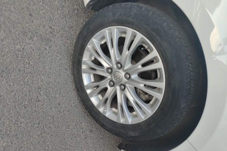 Used Buick GT 2016 15N Automatic Elite Edition Right Front Wheel Hub
