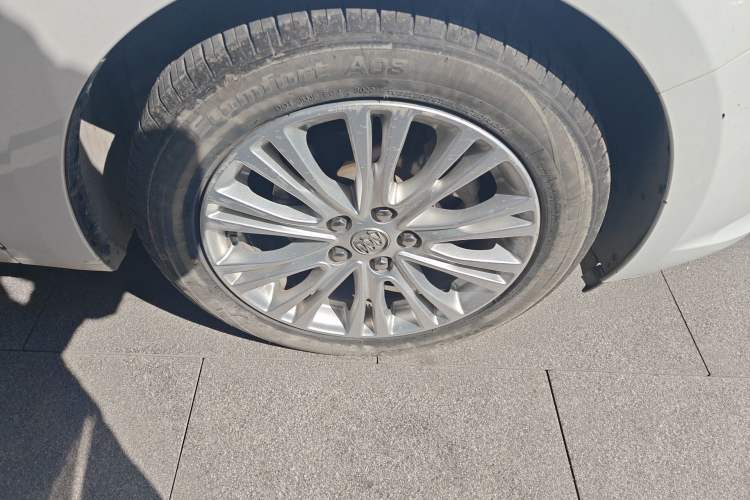 Used Buick GT 2016 15N Manual Elite Edition Right Front Wheel Hub