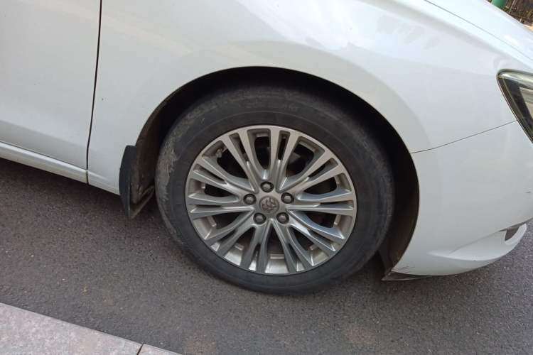 Used Buick GT 2016 15N Automatic Elite Edition Right Front Wheel Hub
