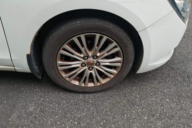 Used Buick GT 2016 15N Automatic Elite Edition Right Front Wheel Hub