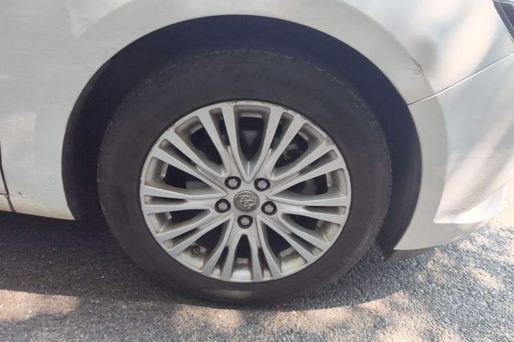 Used Buick GT 2016 15N Automatic Elite Edition Right Front Wheel Hub