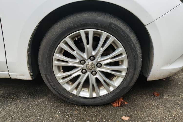 Used Buick GT 2016 15N Automatic Elite Edition Right Front Wheel Hub
