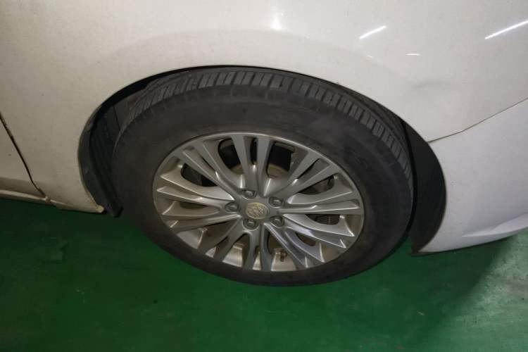 Used Buick GT 2016 15N Automatic Elite Edition Right Front Wheel Hub