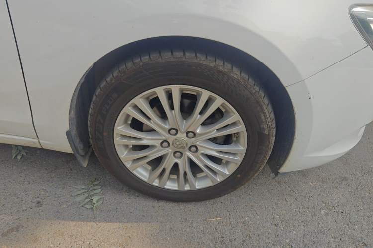 Used Buick GT 2016 15N Automatic Elite Edition Right Front Wheel Hub