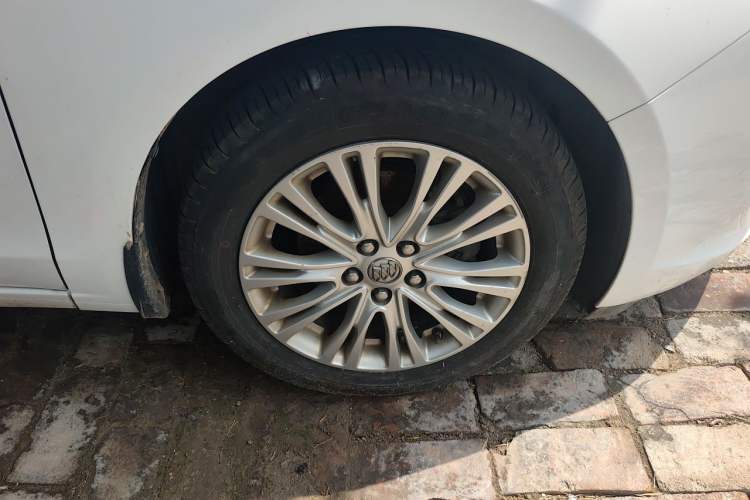 Used Buick GT 2016 15N Manual Elite Edition Right Front Wheel Hub