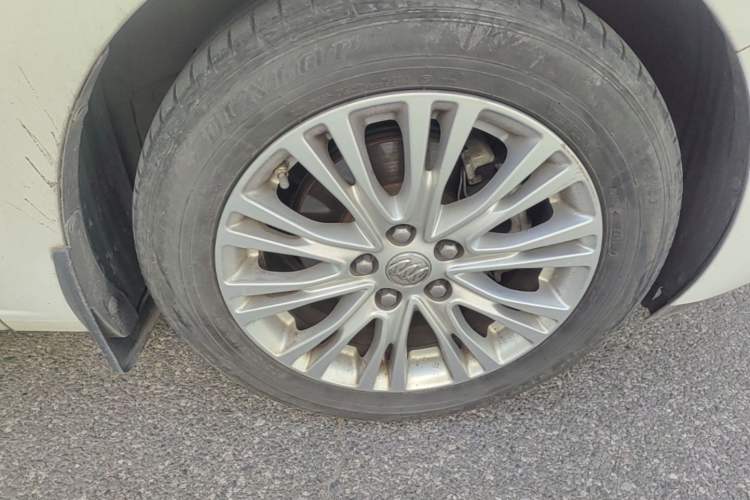 Used Buick GT 2016 15N Manual Elite Edition Right Front Wheel Hub