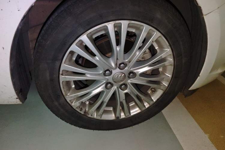 Used Buick GT 2016 15N Automatic Luxury Edition Right Front Wheel Hub