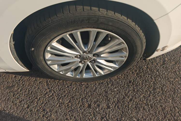 Used Buick GT 2016 15N Automatic Elite Edition Right Front Wheel Hub