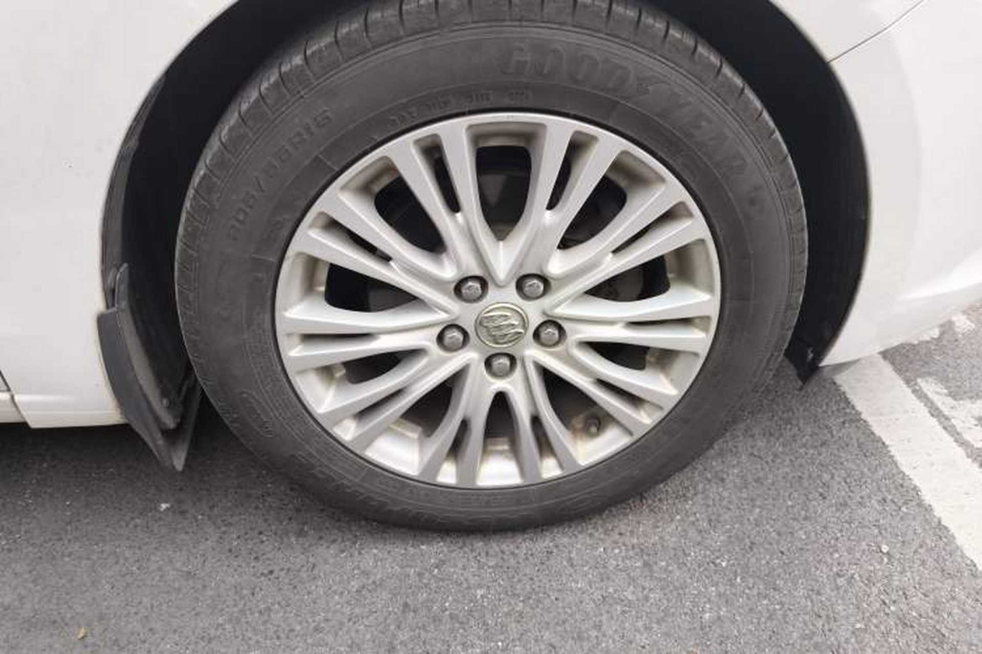 Used Buick GT 2016 15N Automatic Elite Edition Right Front Wheel Hub