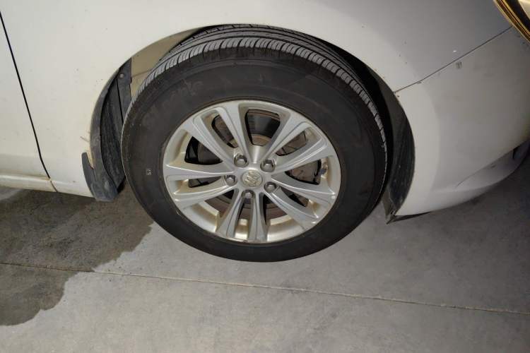 Used Buick GT 2016 15N Automatic Entry-Level Trim Right Front Wheel Hub