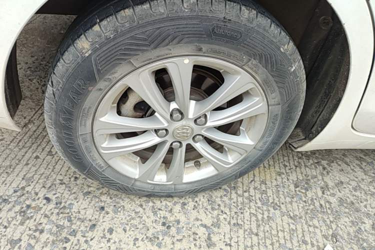 Used Buick GT 2016 15N Automatic Entry-Level Trim Right Rear Wheel Hub
