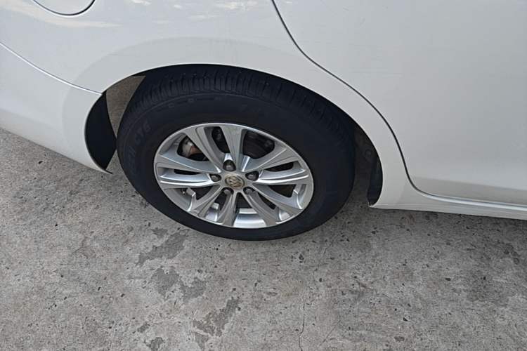 Used Buick GT 2016 15N Automatic Entry-Level Trim Right Rear Wheel Hub