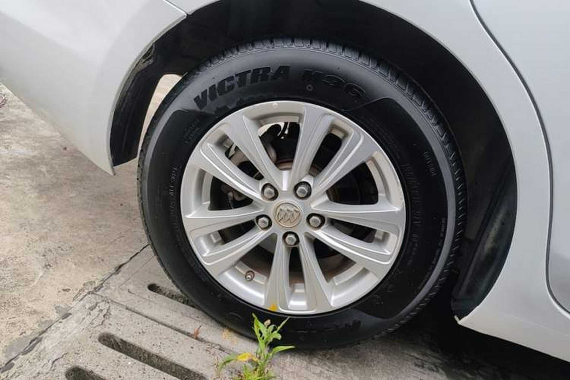 Used Buick GT 2016 15N Automatic Entry-Level Trim Right Rear Wheel Hub