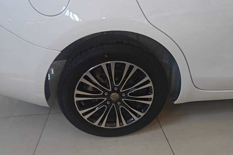 Used Buick GT 2016 18T Dual-Clutch Luxury Model Right Rear Wheel Hub