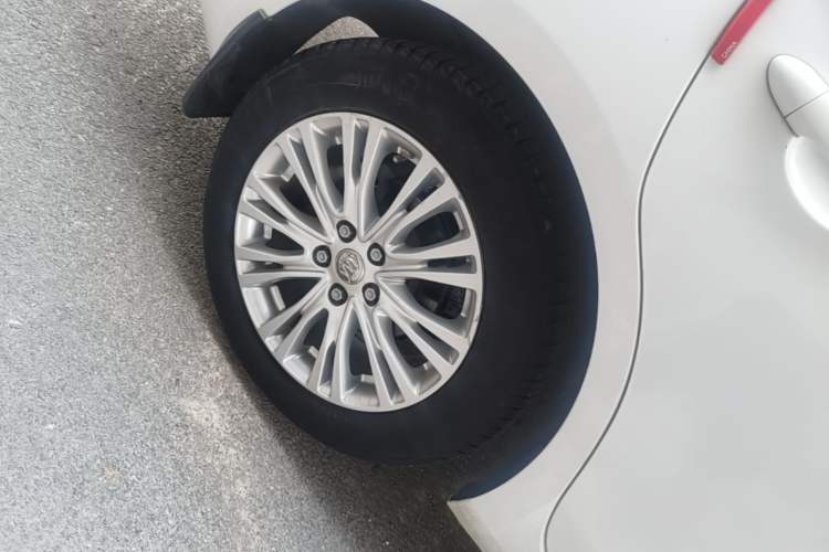 Used Buick GT 2016 15N Manual Elite Edition Right Rear Wheel Hub