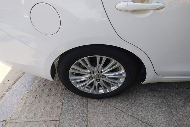 Used Buick GT 2016 15N Automatic Elite Edition Right Rear Wheel Hub