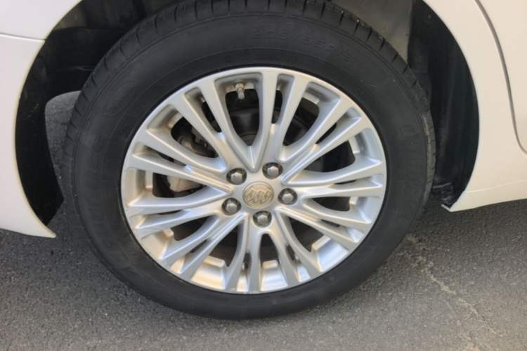 Used Buick GT 2016 15N Automatic Elite Edition Right Rear Wheel Hub