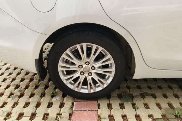 Used Buick GT 2016 15N Automatic Elite Edition Right Rear Wheel Hub