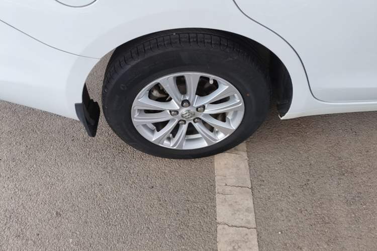 Used Buick GT 2016 15N Automatic Entry-Level Trim Right Rear Wheel Hub