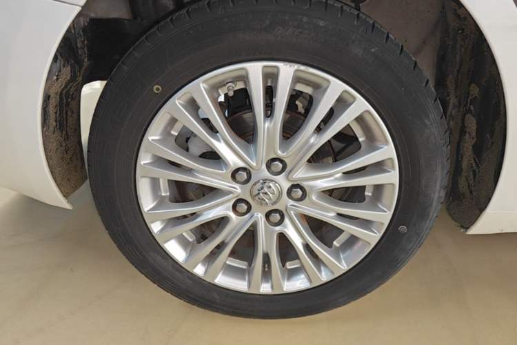 Used Buick GT 2016 15N Automatic Elite Edition Right Rear Wheel Hub