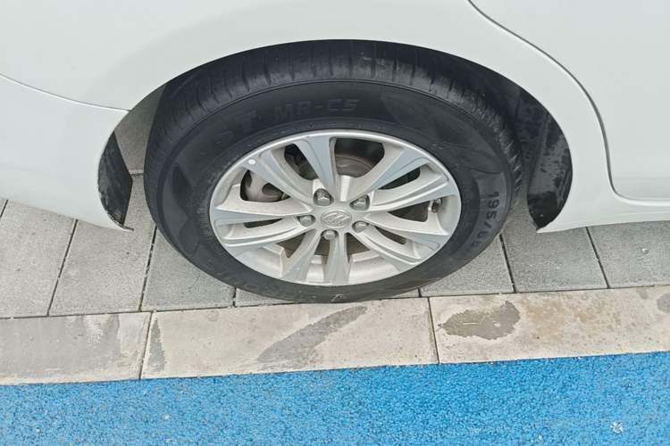 Used Buick GT 2016 15N Automatic Entry-Level Trim Right Rear Wheel Hub
