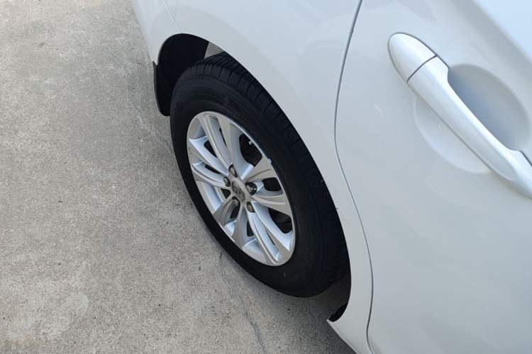 Used Buick GT 2016 15N Manual Entry-Level Trim Right Rear Wheel Hub