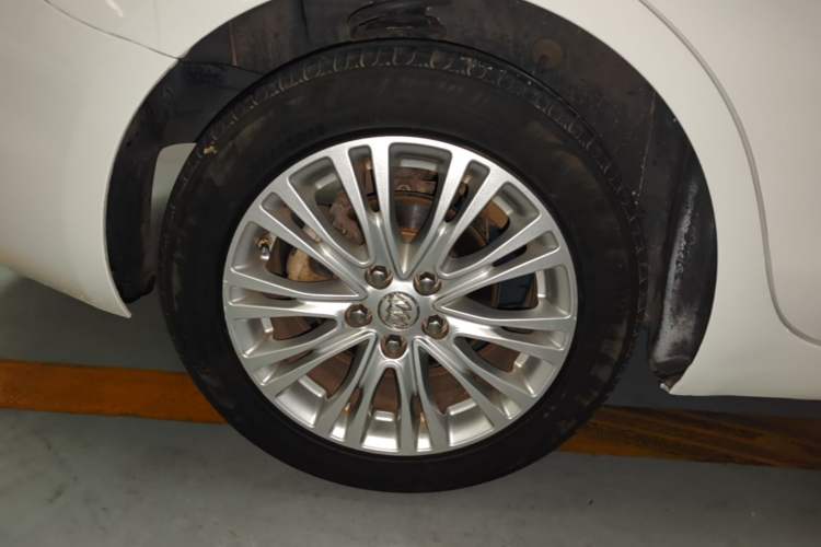 Used Buick GT 2016 15N Automatic Elite Edition Right Rear Wheel Hub