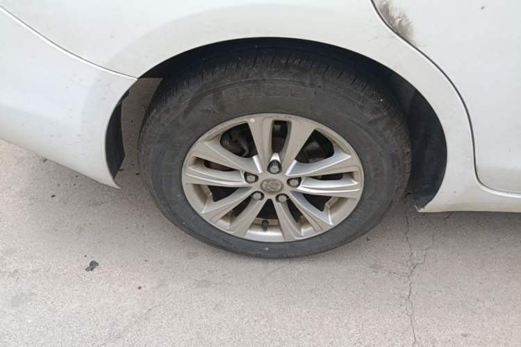 Used Buick GT 2016 15N Automatic Entry-Level Trim Right Rear Wheel Hub