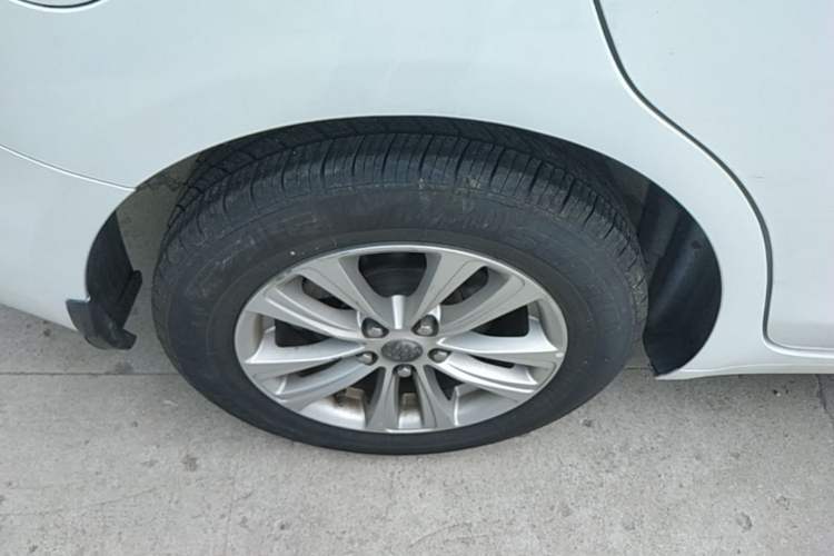 Used Buick GT 2016 15N Automatic Entry-Level Trim Right Rear Wheel Hub