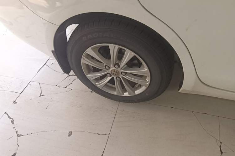 Used Buick GT 2016 15N Automatic Entry-Level Trim Right Rear Wheel Hub