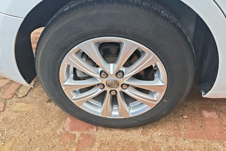 Used Buick GT 2016 15N Automatic Entry-Level Trim Right Rear Wheel Hub