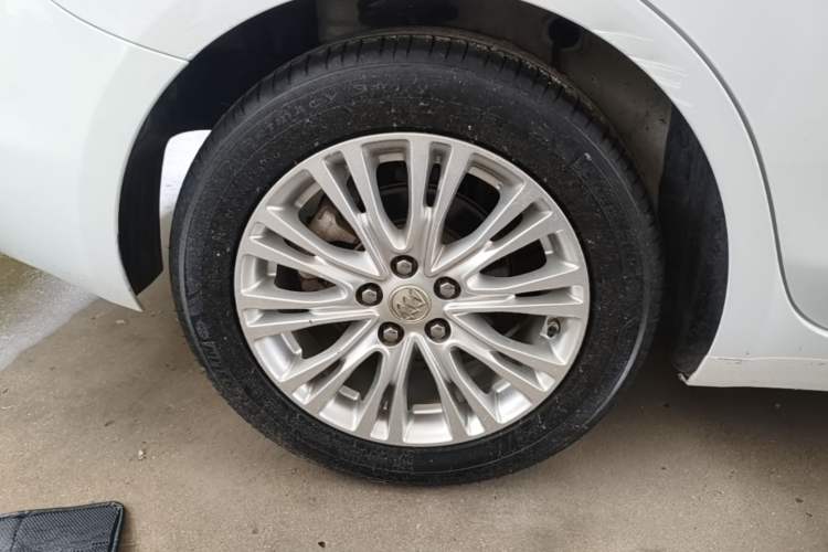 Used Buick GT 2016 15N Automatic Elite Edition Right Rear Wheel Hub