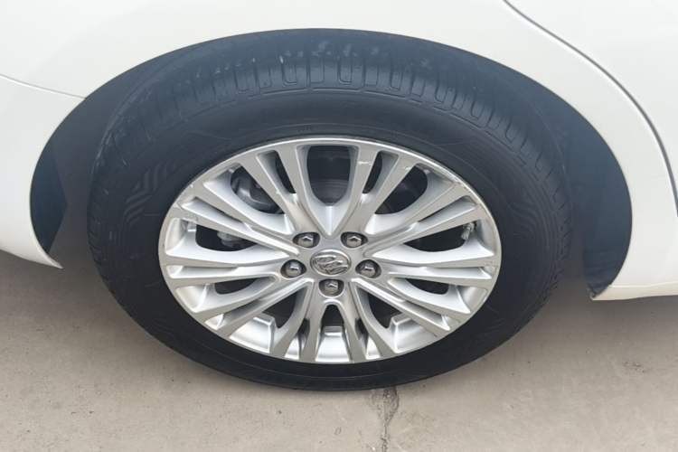 Used Buick GT 2016 15N Automatic Luxury Edition Right Rear Wheel Hub