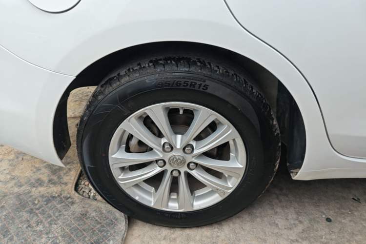 Used Buick GT 2016 15N Automatic Entry-Level Trim Right Rear Wheel Hub