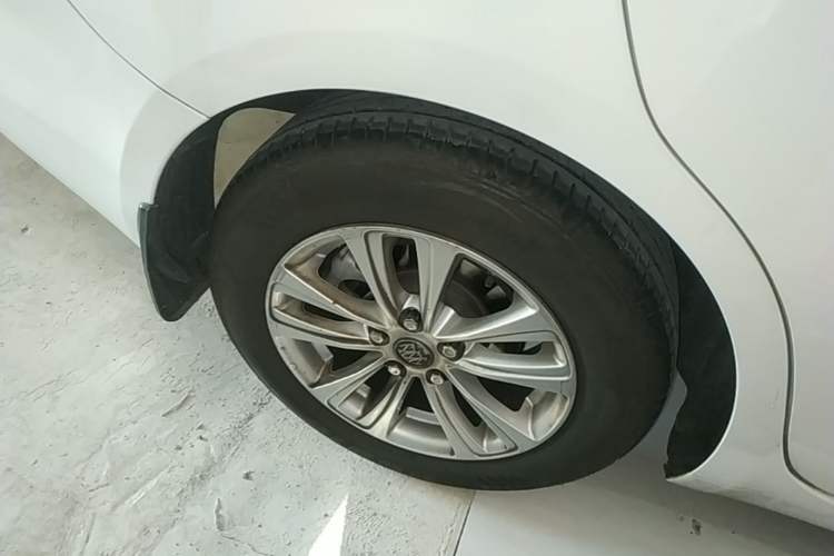 Used Buick GT 2016 15N Automatic Entry-Level Trim Right Rear Wheel Hub